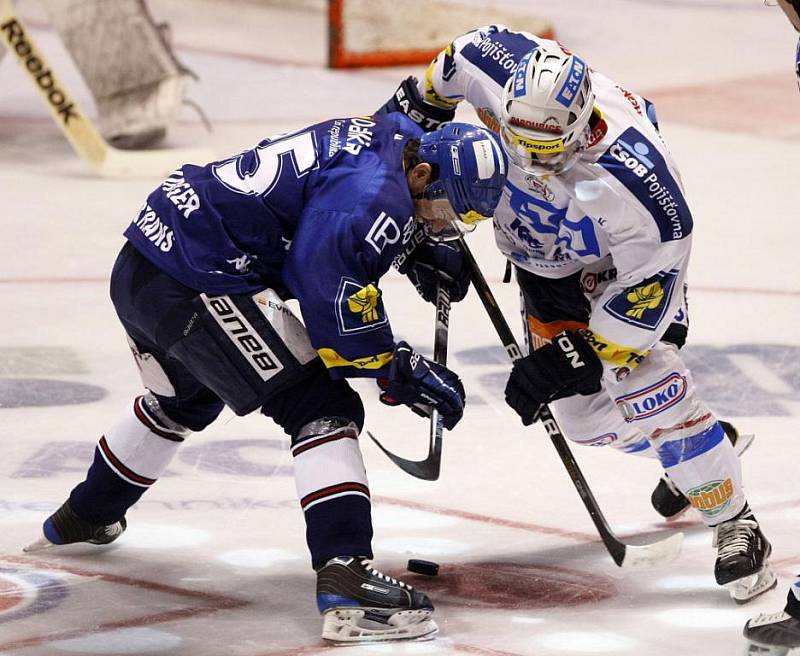 Hokejisté HC Eaton Pardubice prohráli ve třetím utkání semifinále play off s Vítkovicemi 0:3.