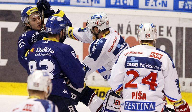 Hokejisté HC Eaton Pardubice prohráli ve třetím utkání semifinále play off s Vítkovicemi 0:3.