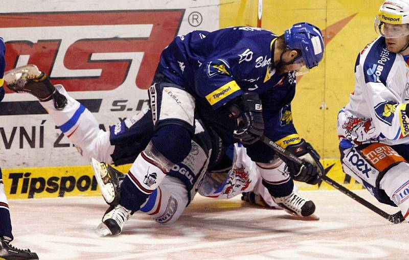 Hokejisté HC Eaton Pardubice prohráli ve třetím utkání semifinále play off s Vítkovicemi 0:3.