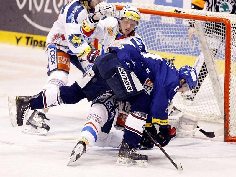 Hokejisté HC Eaton Pardubice prohráli ve třetím utkání semifinále play off s Vítkovicemi 0:3.