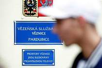 Věznice v Pardubicích je přeplněná a schází jí zaměstnanci