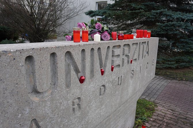 Univerzita Pardubice vyjadřuje hlubokou a upřímnou soustrast všem pozůstalým obětí tragického události na Filozofické fakultě UK a sounáležitost se zraněnými.