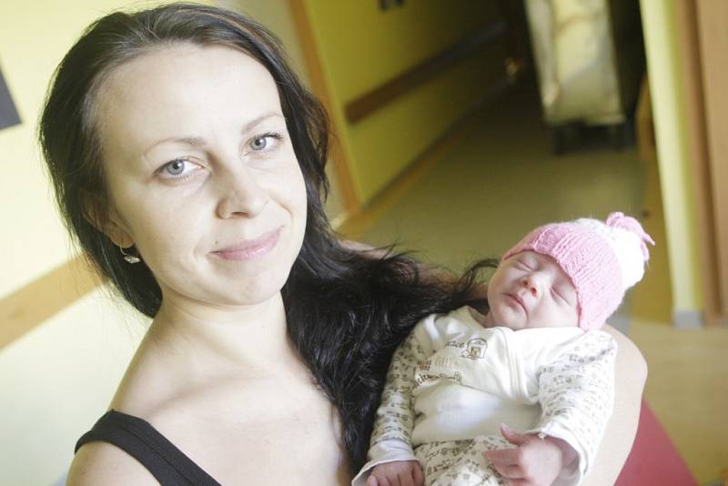 Stella Pavlišová se narodila 15. listopadu a vážila 2150 gramů. Maminka Lenka a tatínek Pavel jsou z Chvaletic.