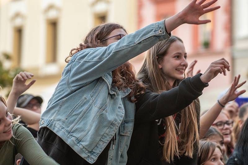 V pátek na Pernštýnské náměstí dorazil Vilém z Pernštejna se svou chotí Johankou. Centrum města ožilo renesancí. Pro návštěvníky je po celý víkend připraven bohatý doprovodný program.