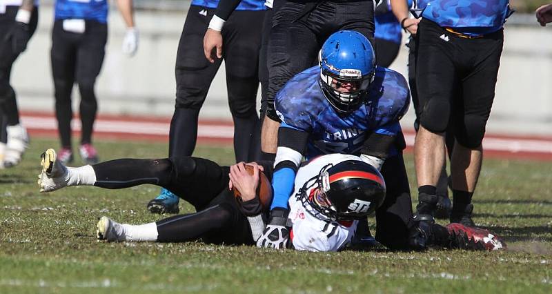 Ve finále druhé ligy se střetli Stallions Pardubice (v bílém) s Třincem Sharks.