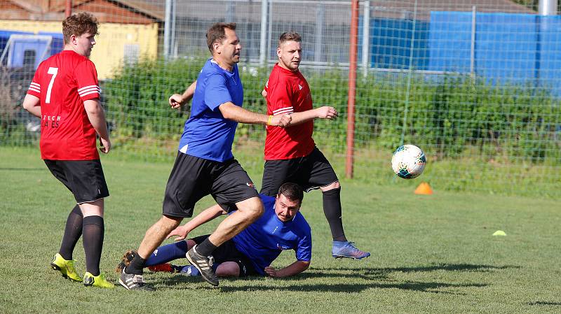 Fotbalový turnaj Deník zaměstnanecký ligy na hřišti Pod vinicí v Pardubicích.