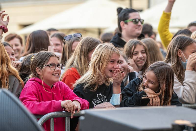 V pátek na Pernštýnské náměstí dorazil Vilém z Pernštejna se svou chotí Johankou. Centrum města ožilo renesancí. Pro návštěvníky je po celý víkend připraven bohatý doprovodný program.