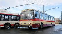 70. výročí zahájení provozu trolejbusů v Pardubicích. Na lince číslo 3 na trase z Hlavního nádraží do Lázní Bohdaneč byl na speciální lince nasazen historický trolejbus Škoda 14Tr.