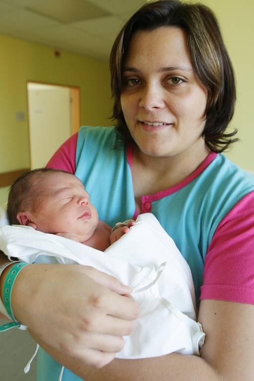 Daniel Řezníček   se narodil 10. listopadu ve 14:02 hodin. Měřil 47 centimetrů a vážil 3490 gramů. Maminku Janu u porodu podpořil tatínek Roman a oba už se nemohou dočkat až budou mít syna doma, v Rybitví.