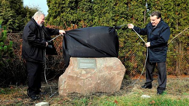 Na fotografii jsou zleva Miroslav Krejčí, předseda finančního výboru Zastupitelstva Pardubického kraje a Václav Kroutil, radní Pardubického kraje zodpovědný za životní prostředí, zemědělství a venkov.