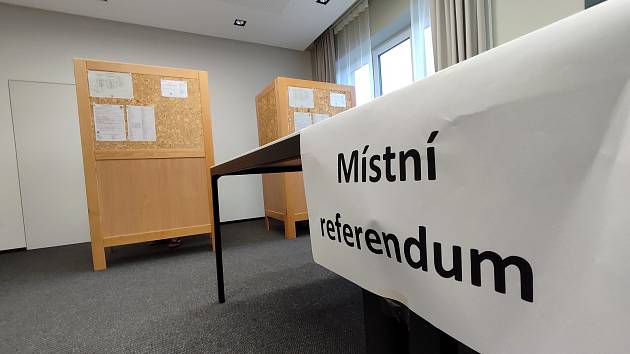 Souběžně s prezidentskými volbami se koná i místní referendum.