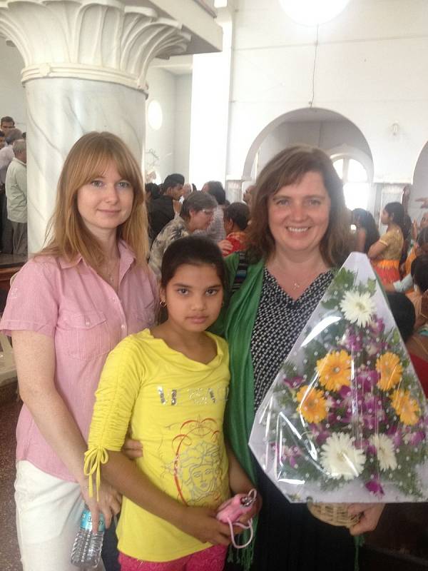 Marie Hubálková a Zuzana Cepková s Joyce při návštěvě Indie