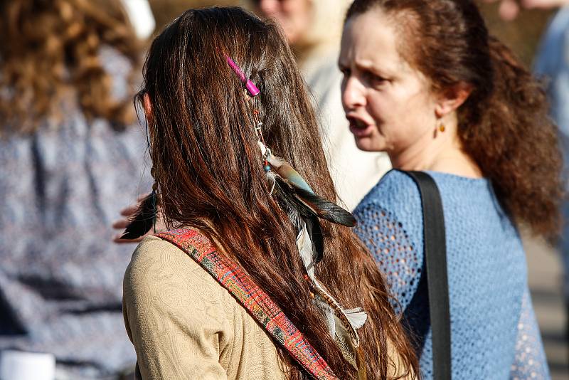 Pohřeb pardubického rodáka a osobnosti undergroundu Lumíra "Zilvara" Sokola se nesl v duchu hippies tak,  jak si před smrtí sám přál.