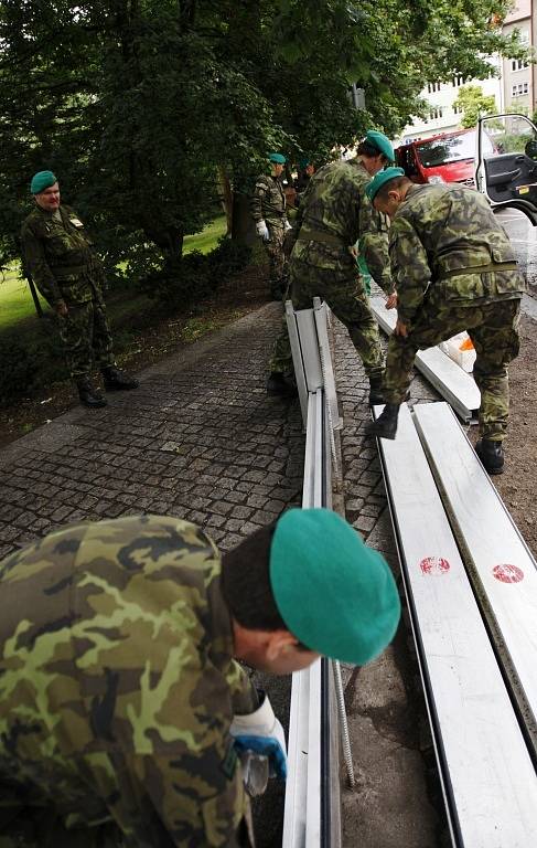 V krajském městě právě vrcholí několikadenní cvičení, které simuluje ohrožení obyvatel stoletou povodní. 