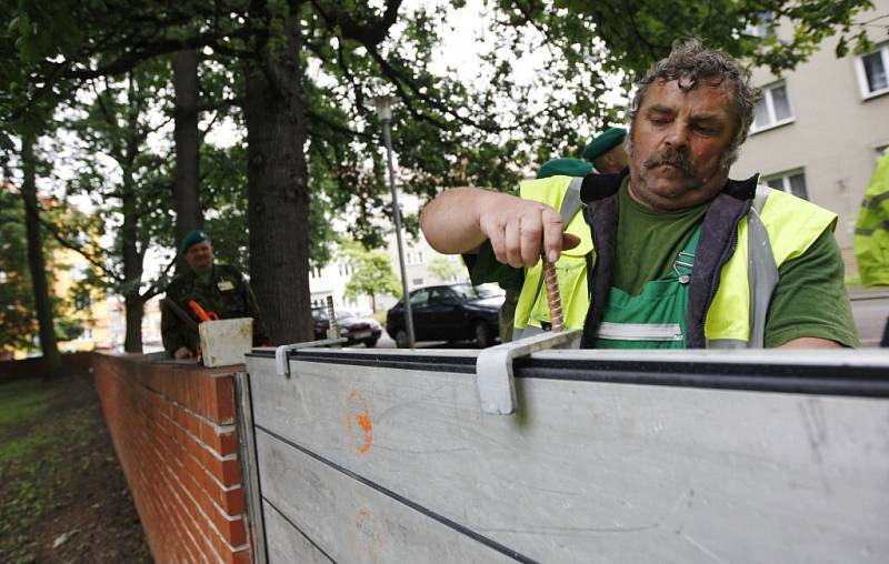 V krajském městě právě vrcholí několikadenní cvičení, které simuluje ohrožení obyvatel stoletou povodní. 