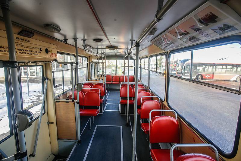 70. výročí zahájení provozu trolejbusů v Pardubicích. Na lince číslo 3 na trase z Hlavního nádraží do Lázní Bohdaneč byl na speciální lince nasazen historický trolejbus Škoda 14Tr.