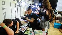 Tradiční festival tetování Tattoo Event se konal v prostorech Congress Centra v Atrium Paláci v Pardubicích, za účasti více než 35 českých i zahraničních umělců, kteří přímo na místě tetovali a zároveň soutěžili o to nejlepší dílo.