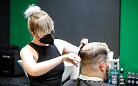 V pondělí 3. května 2021 se opět otevřely kadeřnictví a barber shopy. Ilustrační foto.
