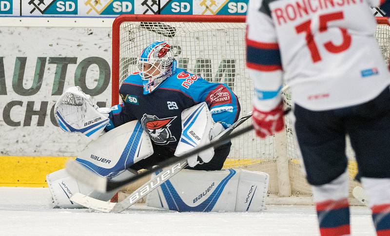 Extraligový duel Chomutov - Pardubice.