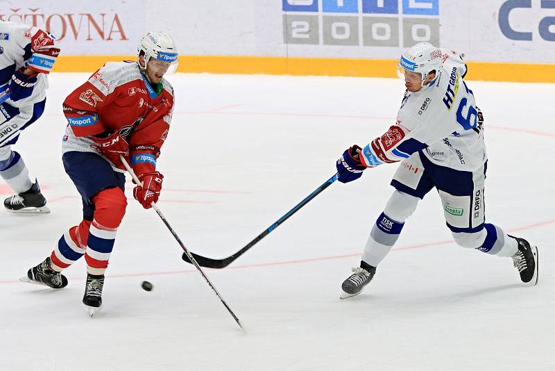 Generali Česká Cup: HC Kometa Brno (bílá) - HC Dynamo Pardubice (červená)