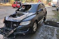 V průmyslové zóně ve Chvaleticích v pondělí 16. ledna po poledni hořel automobil.