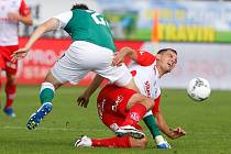 Fotbalové utkání Fortuna ligy mezi FK Jablonec (v zelenobílém) a FK Pardubice (v červenobílém) na stadionuu v Jablonci nad Nisou.