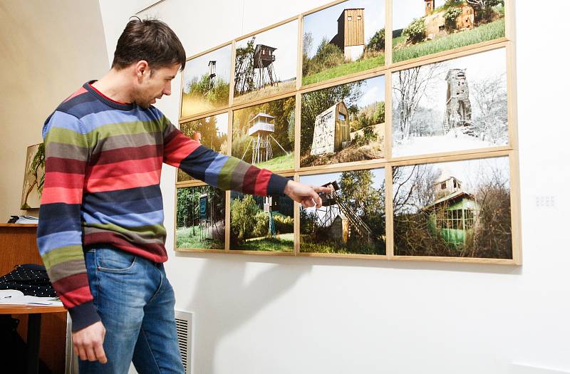 Autor fotografií Posedy Jan Holkup v pardubické galerii Fons