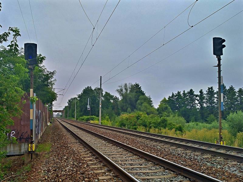 Vlakem z Pardubic do Uherska rychlostí 200 km/h. Připravuje se záměr projektu s cílem zvýšit maximální rychlost tohoto železničního úseku. Jde o nejvyšší rychlost, kterou Správa železnic plánuje pro běžné železniční tratě.