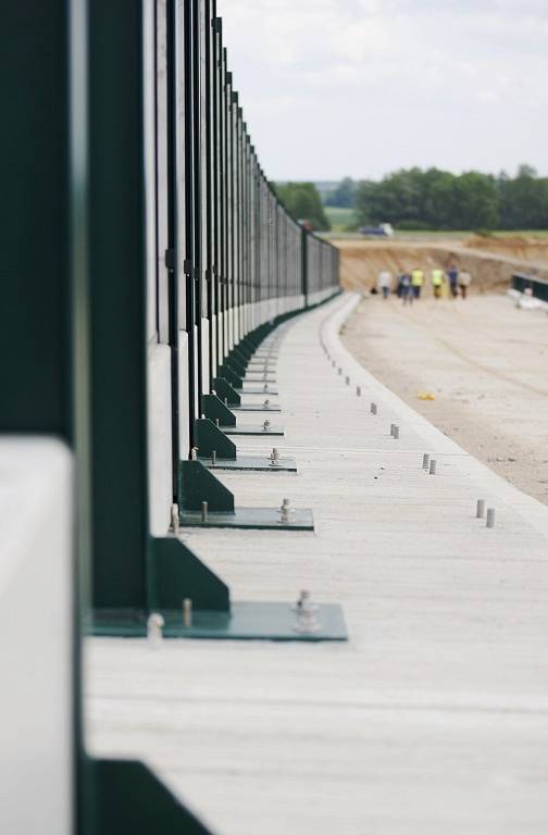 Staveniště největší mimoúrovňové křižovatky v České republice u Opatovic nad Labem na Pardubicku