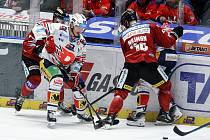 Hokejové střetnutí tradičních dvou rivalů se odkládá. Důvodem je tragédie v Praze.