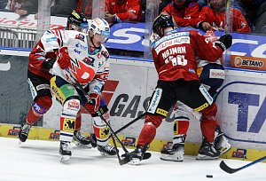 Hokejové střetnutí tradičních dvou rivalů se odkládá. Důvodem je tragédie v Praze.