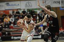 Pardubičtí basketbalisté lídra tabulky z Nymburka nezaskočili.