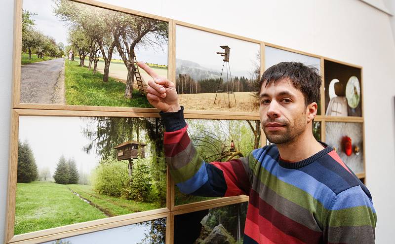 Autor fotografií Posedy Jan Holkup v pardubické galerii Fons