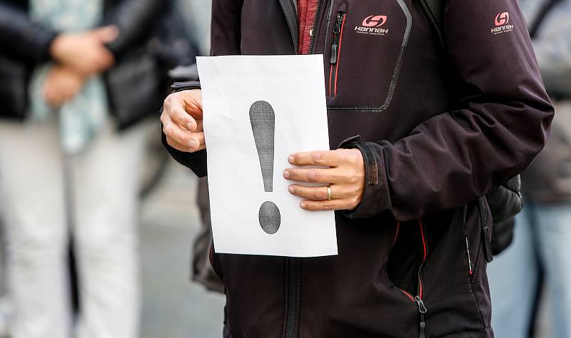 Čtvrteční demonstrace před Východočeským divadlem v Pardubicích