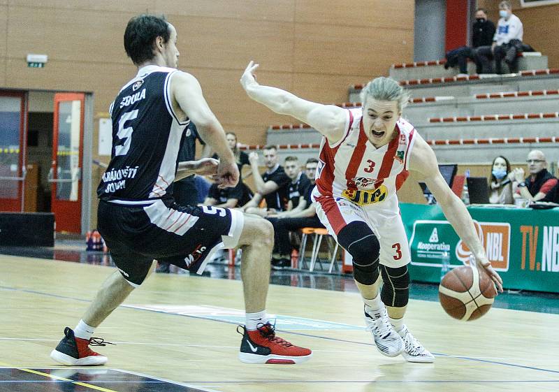 Kooperativa NBL: BK JIP Pardubice - Královští sokoli Hradec Králové.