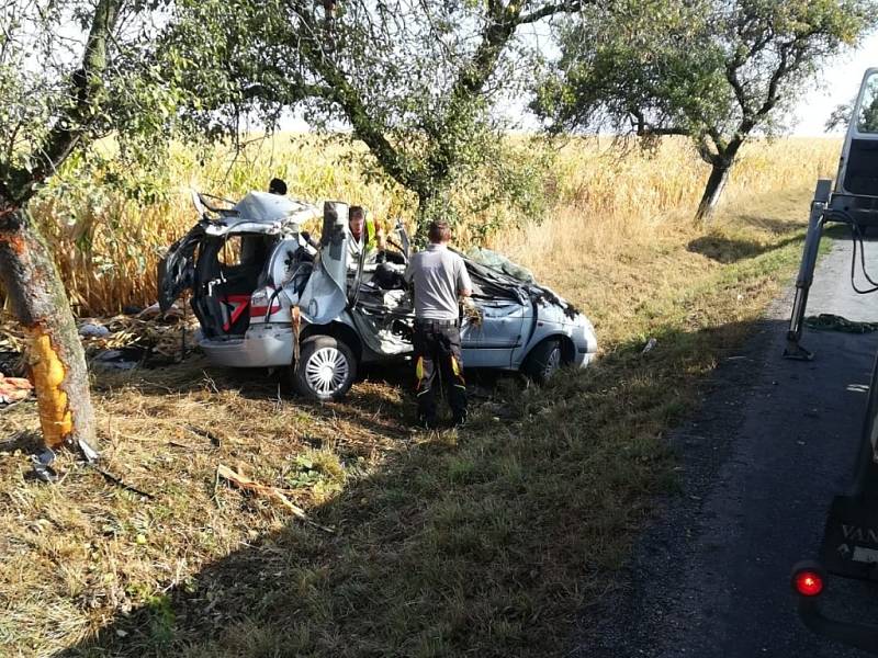 Tragická nehoda u Jankovic. 18letý řidič osobního vozu nepřežil. Nikdy ani nevlastnil řidičský průkaz.