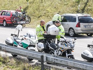 Jedenáct policejních motocyklů ze čtyř krajů bylo o víkendu v akci na silnicích v Pardubickém kraji. 
