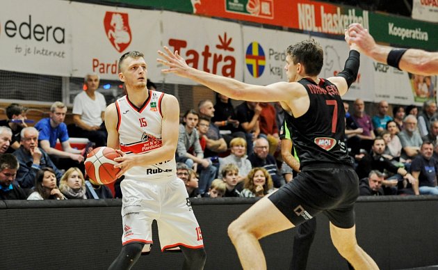 BK Pardubice doma těsně prohrály s velmistrem z Nymburka.