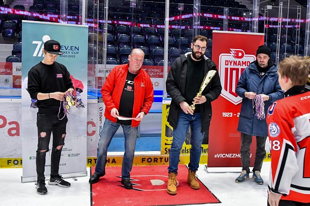 Pardubičtí mladíci z ročníku 2011 ovládli turnaj Sev.en Hockey Cup v enteria areně.