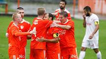 Z divizního fotbalového derby Živanice - Pardubice B (3:1). 