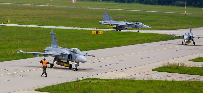 Pardubické letiště poskytne azyl šesti letounům JAS-39 Gripen a stejnému počtu bitevníků L-159 ALCA z čáslavské letecké zakladny.