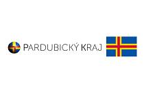Logo Pardubického kraje kontra vlajka souostroví Ålandy.