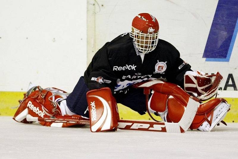 Legendární Dominik Hašek znovu stanul na pardubickém ledě.