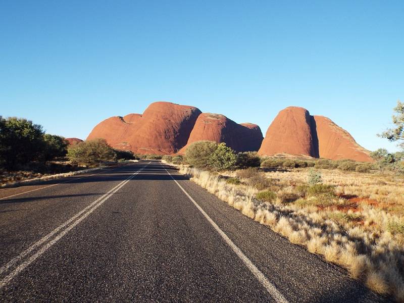 Kata Tjuta - první z přírodních divů Austrálie.