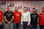 Realizační tým a vedení HC Dynamo Pardubice (zleva): Petr Sýkora, Richard Král, Dušan Salfický, Petr Dědek, David Havíř a Tomáš Rolinek.