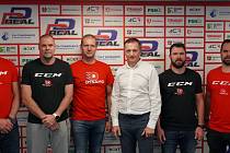 Realizační tým a vedení HC Dynamo Pardubice (zleva): Petr Sýkora, Richard Král, Dušan Salfický, Petr Dědek, David Havíř a Tomáš Rolinek.
