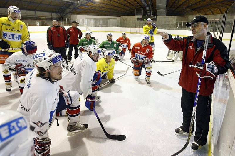 Páteční dopolední trénink hráčů HC Eaton Pardubice