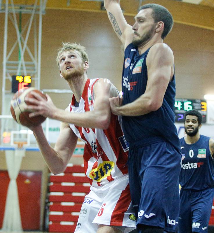 Kooperativa NBL: BK JIP Pardubice - NH Ostrava.