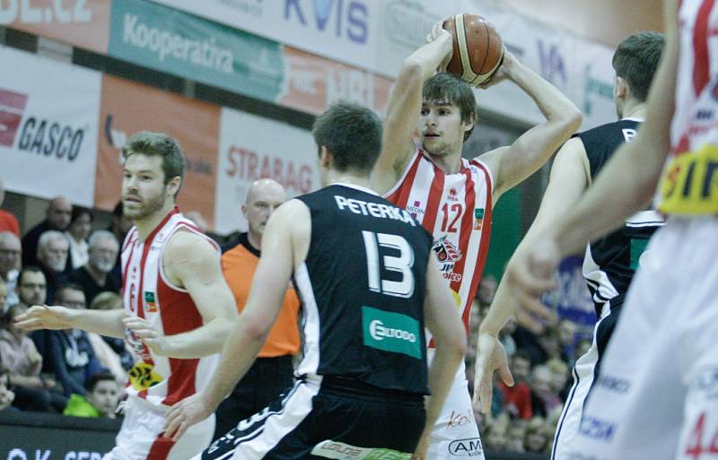 Mattoni NBL: BK JIP Pardubice - ČEZ Basketball Nymburk.