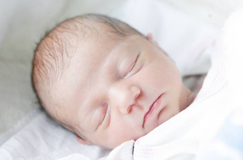 NELA SVOBODOVÁ se narodila 2. března ve 4 hodiny a 52 minut. Měřila 46 centimetrů a vážila 2720 gramů. Maminku Michaelu podpořil u porodu tatínek Jan. Rodina bydlí v Pardubicích.